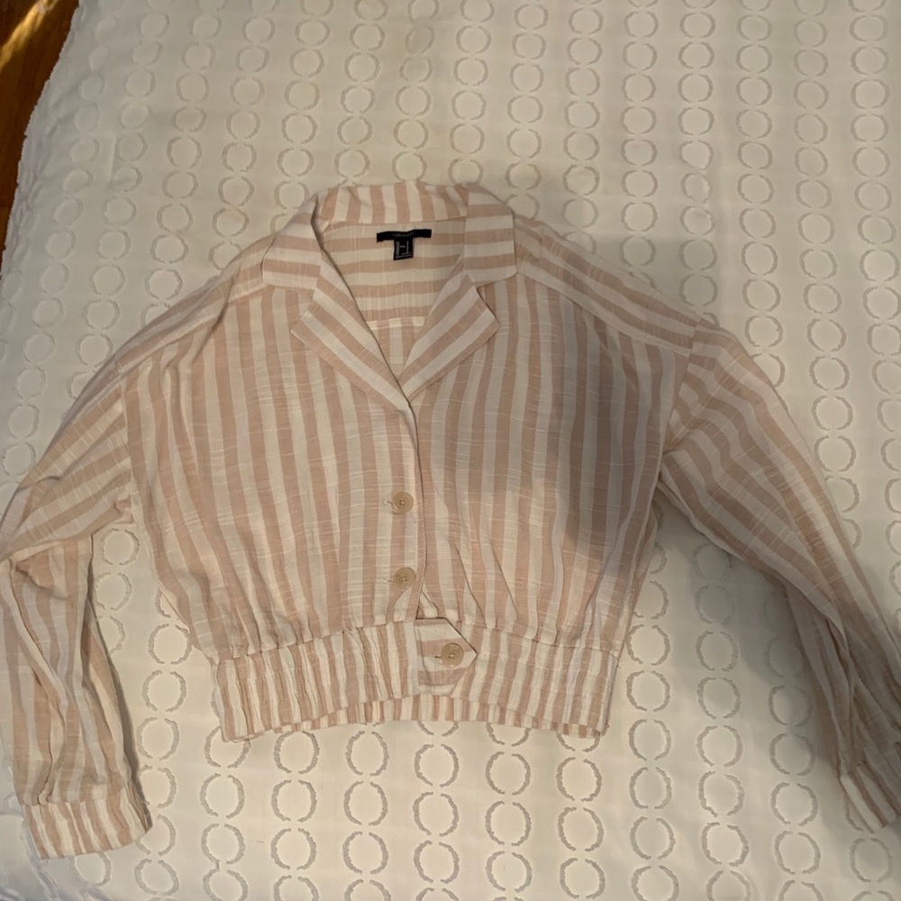 Semi cropped collared top